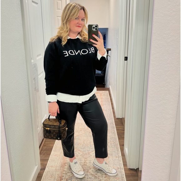 Meet your Posher! - Picture 3 of 6